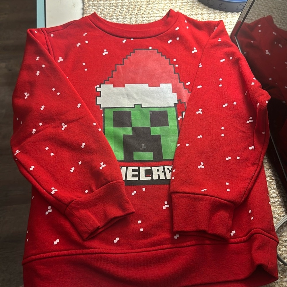 Gently Used Minecraft Christmas Sweater